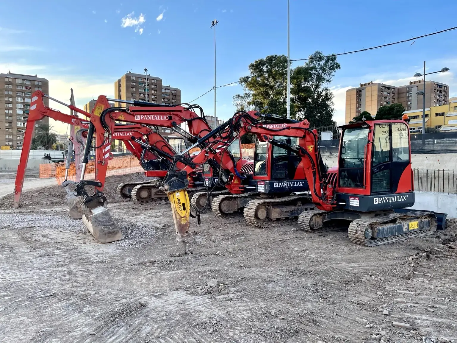 Equipos compactos PANTALLAX trabajando en una obra urbana