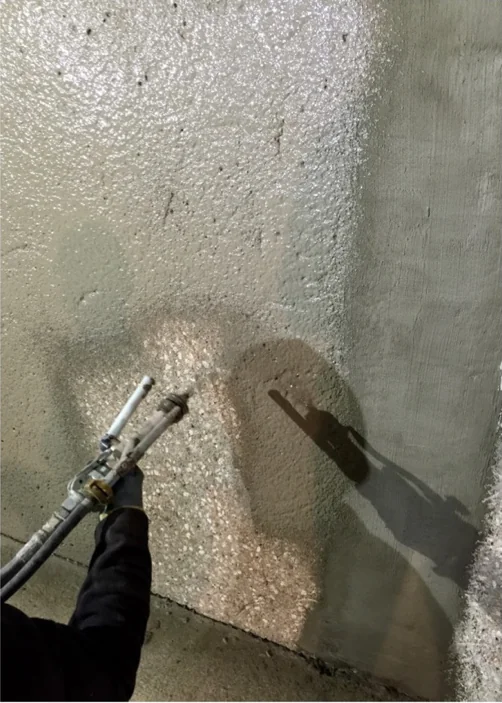 Aplicación del SISTEMA IMPER WHITE sobre un muro pantalla PANTALLAX
